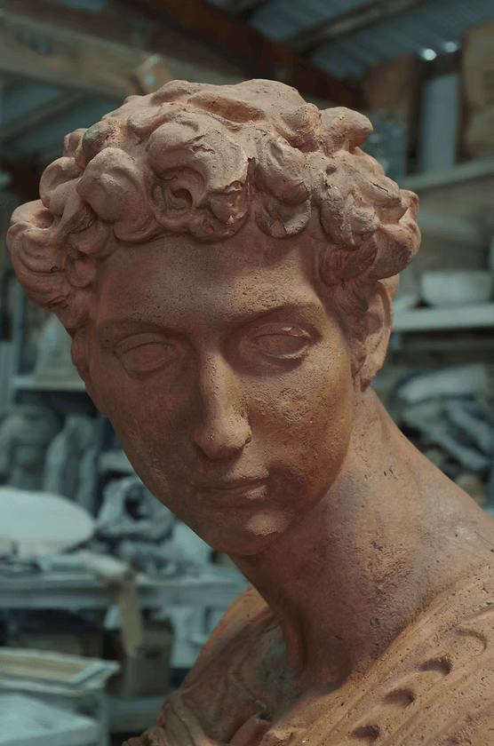 Guiliano Di Medici Statue
