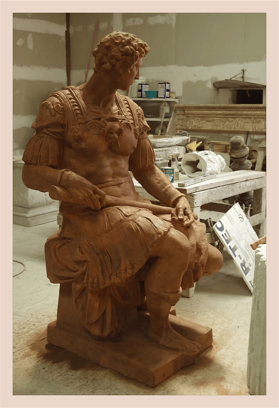 Guiliano Di Medici Statue